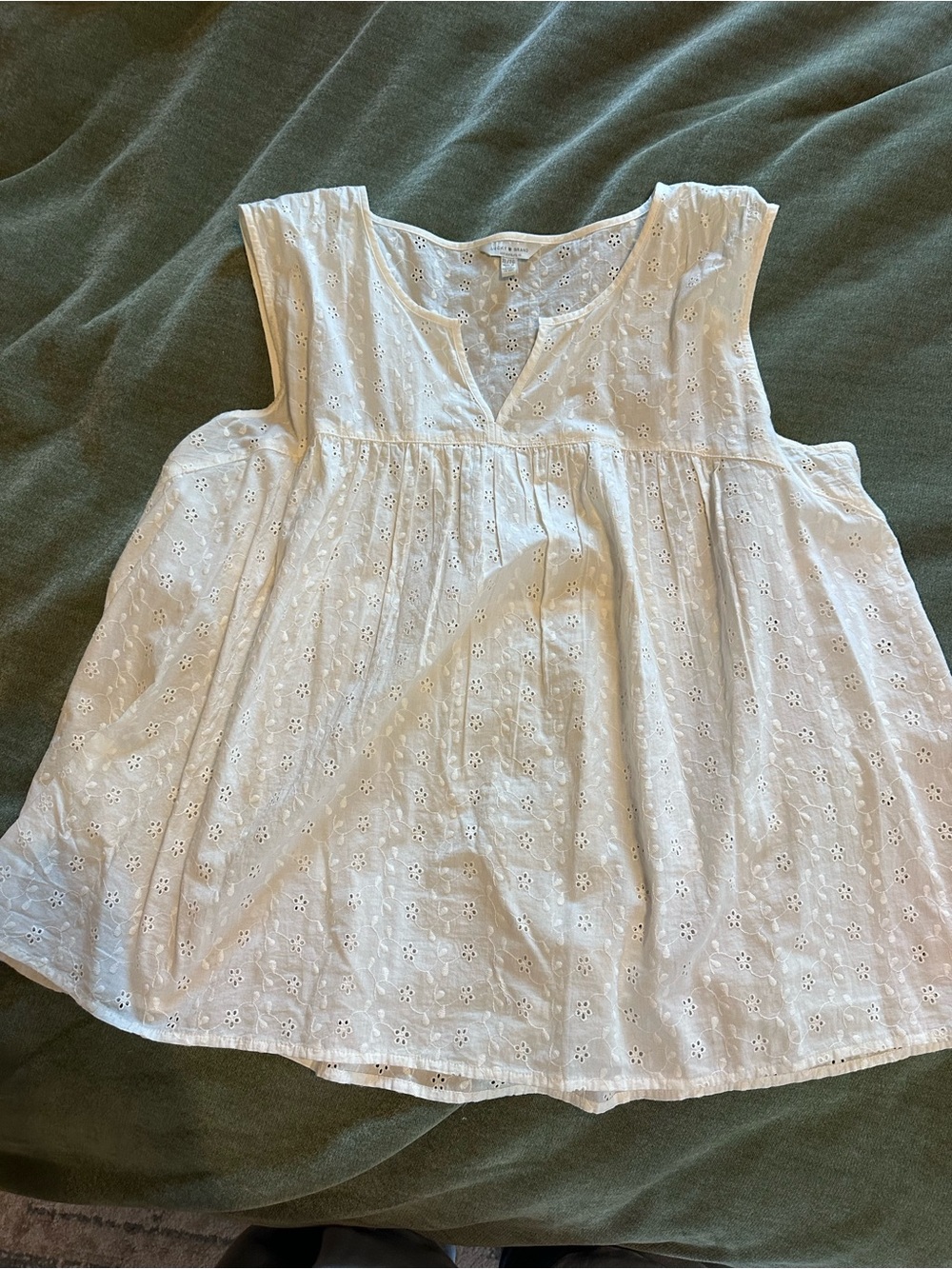Lucky Brand Cream Eyelet Sleeveless V-Neck Tank Top - Picture 2 of 4